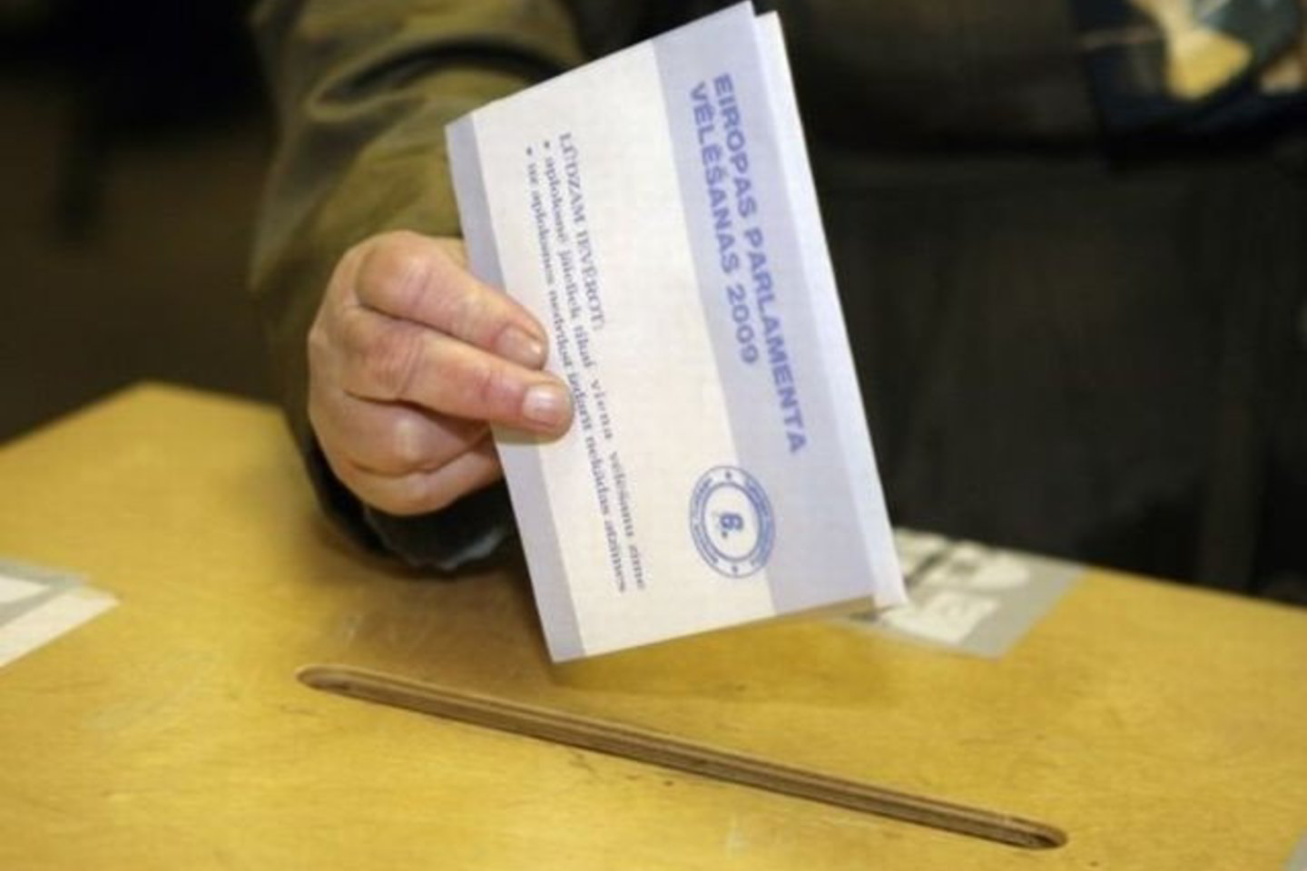 Latviai sekmadienį taip pat renka savo europarlamentarus.