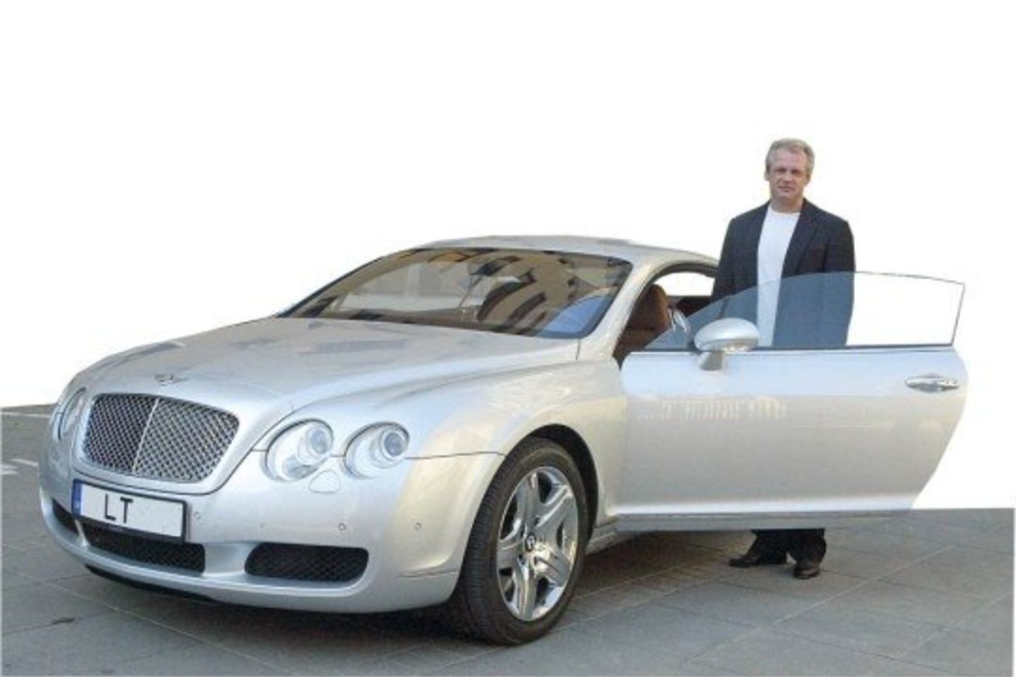 Nors L.Pinkevičius dar važinėja prabangiu „Bentley“, sklando kalbos, kad jis ketina parduoti šį automobilį.