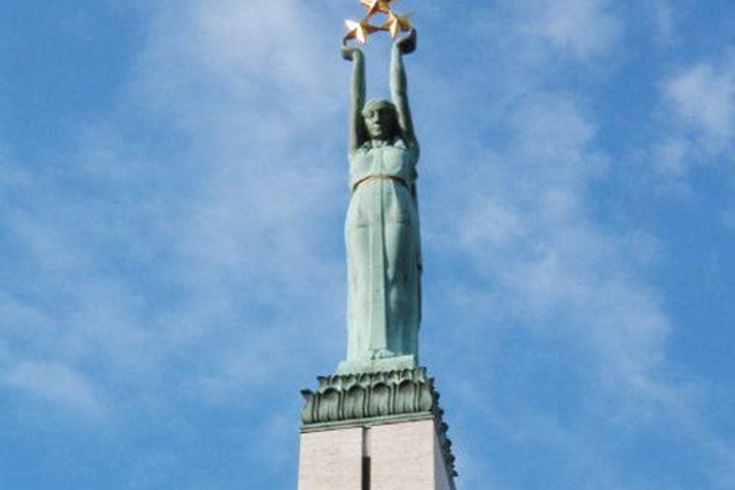 Estai mėgino šturmuoti šį paminklą.