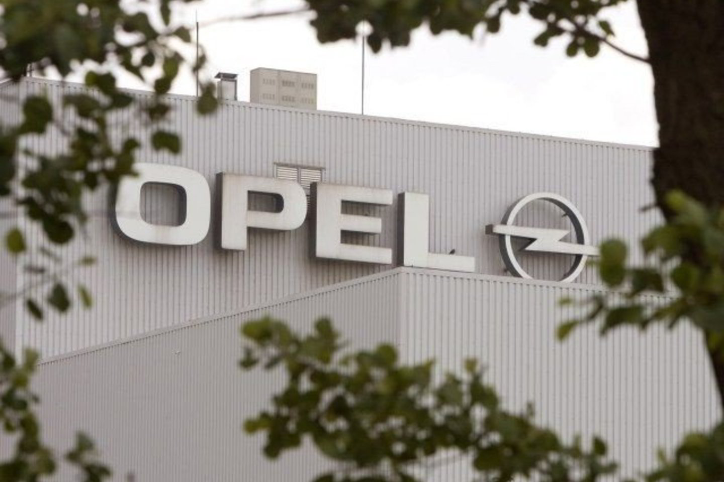 „Opel“ gaus galimybę pasinaudoti „General Motors“ intelektine nuosavybe, tačiau licencinis mokestis iki 2012 metų bus sumažintas nuo dabartinių 5 iki 3,25 procento.