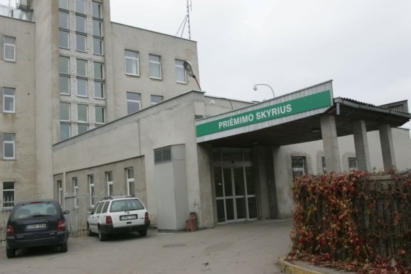 Todėl taupant lėšas ligoninėje dabar mažinami priedai už darbo intensyvumą, papildomai suteiktas paslaugas.