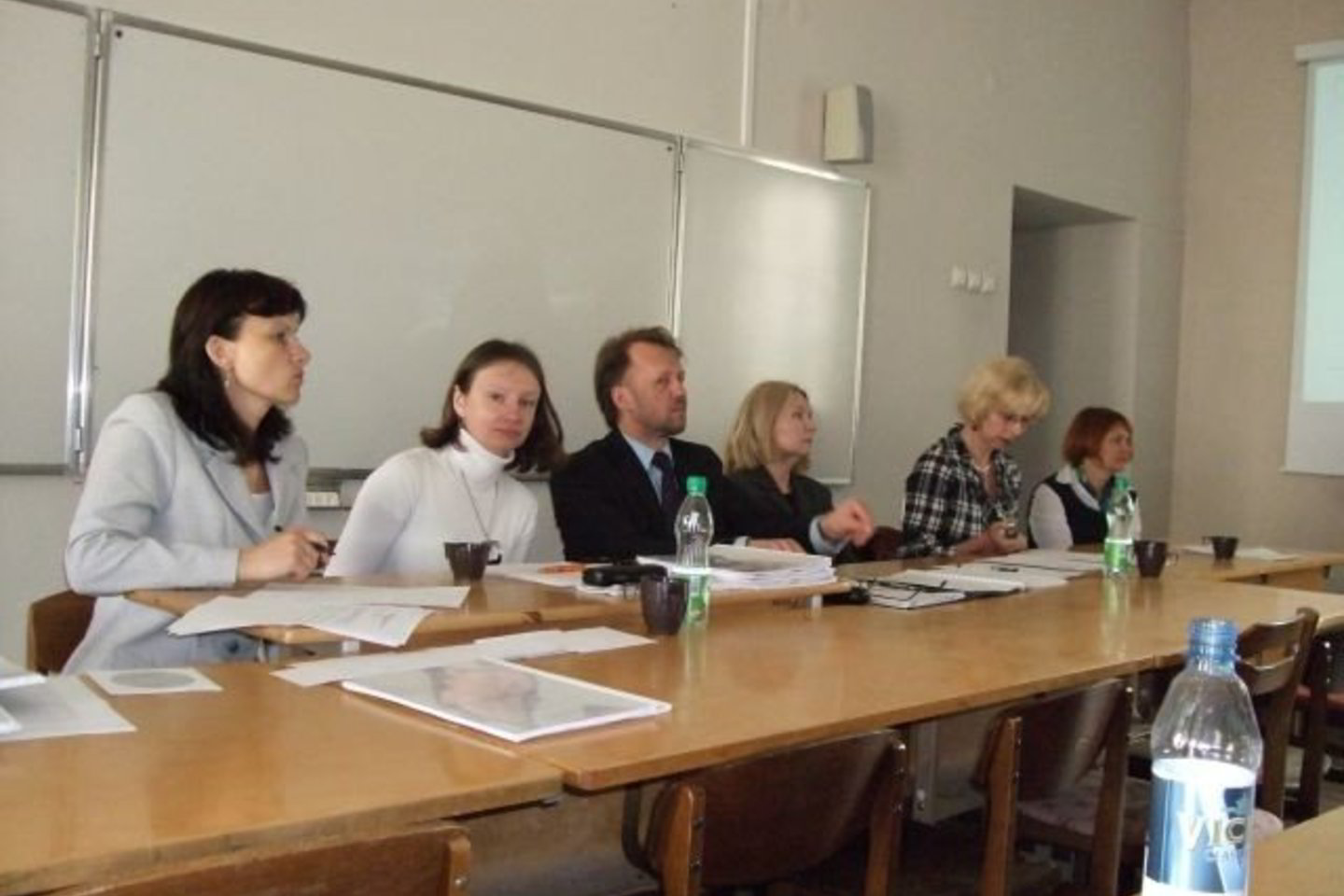 Filologijos studentės nesutinka su šios gynimo komisijos narių sprendimais.