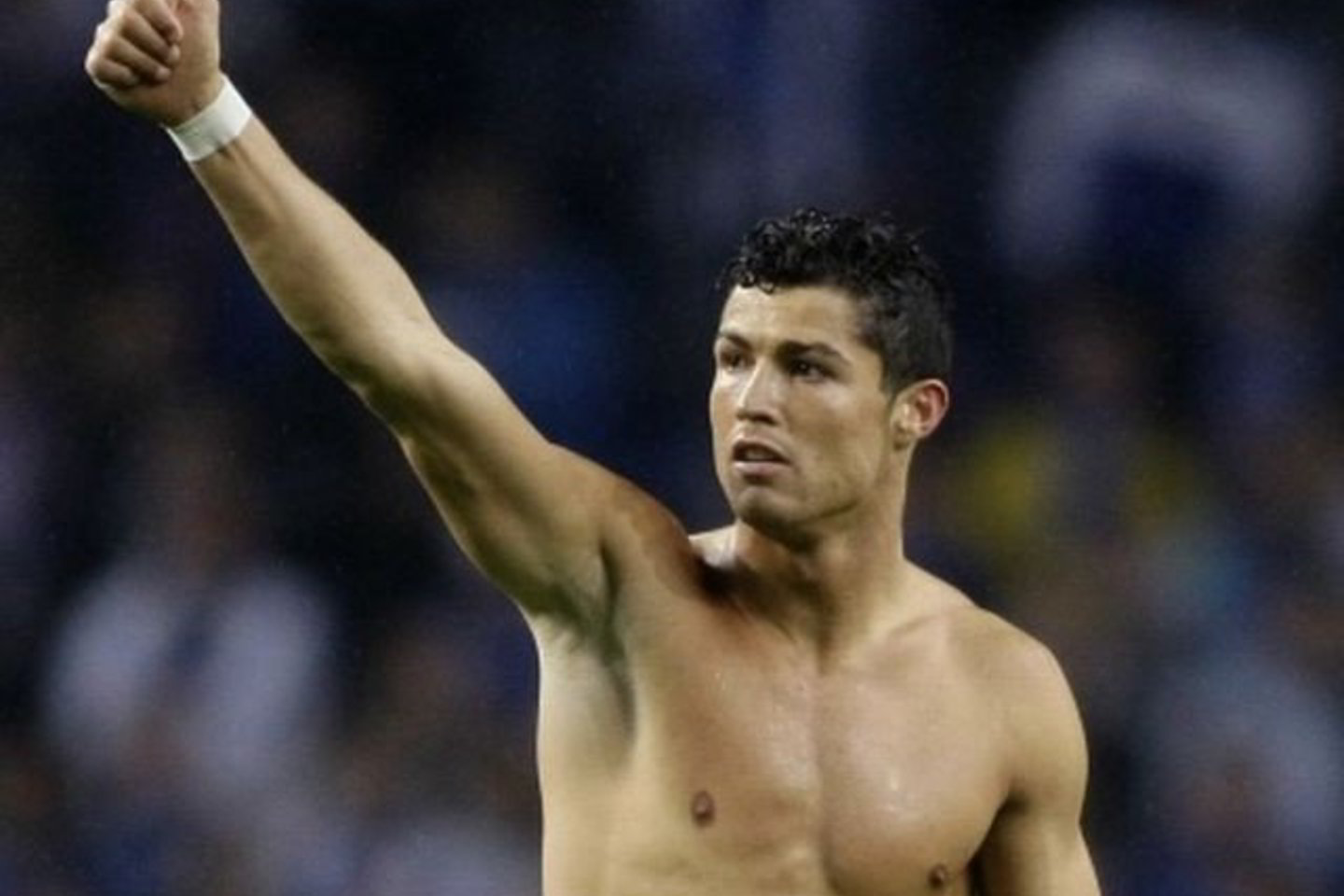 C.Ronaldo neslepia noro apsivilkti Madrido "Real" marškinėlius.