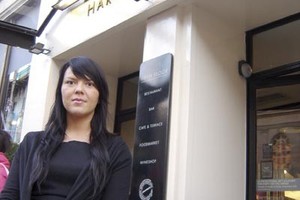 Prabangiose Londono parduotuvėse – lietuviškos šypsenos