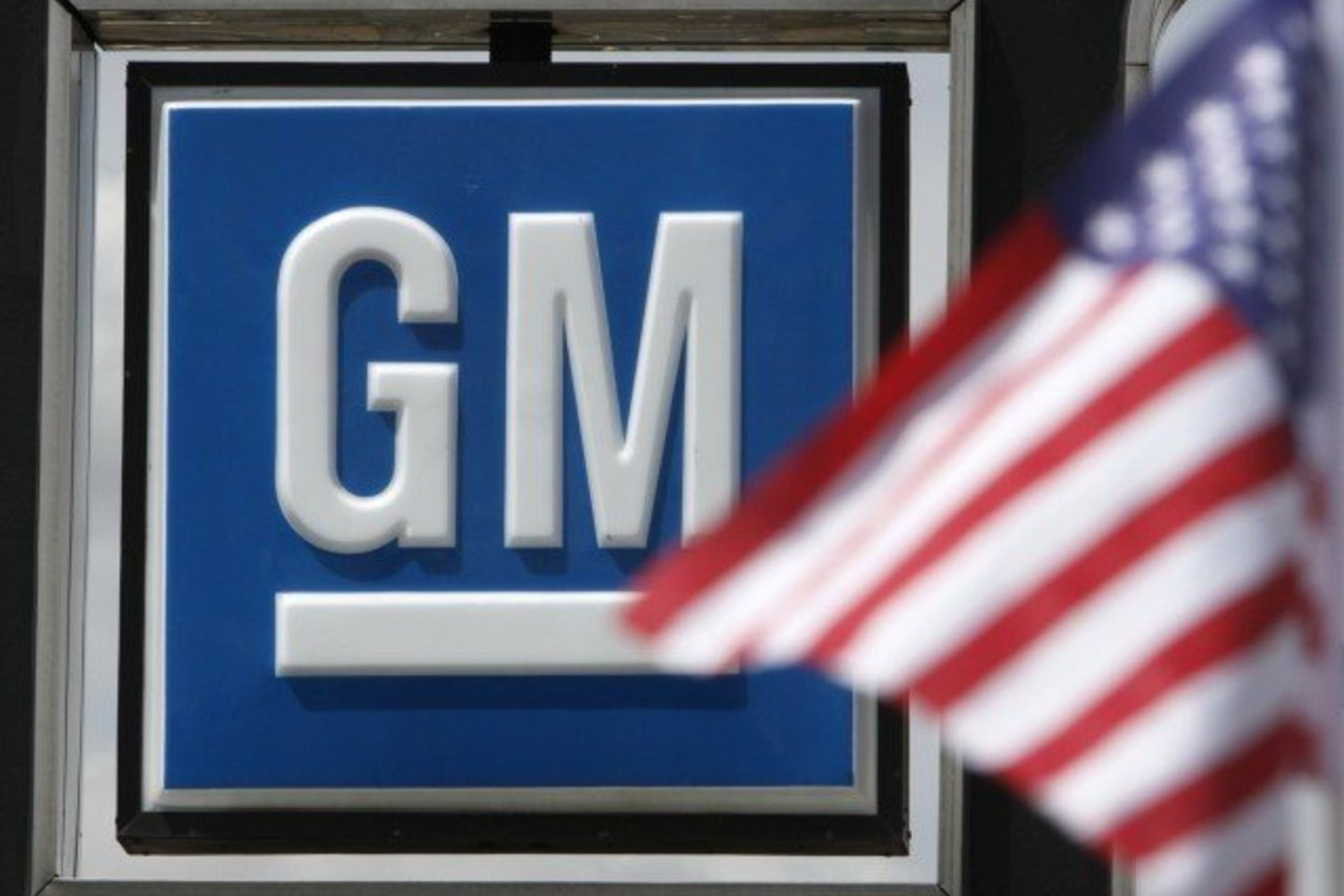 Amerikiečiai buvo priversti su siaubu stebėti, kaip jų akyse žlunga nepajudinamais laikyti automobilių pramonės gigantai „Chrysler” ir „General Motors”.