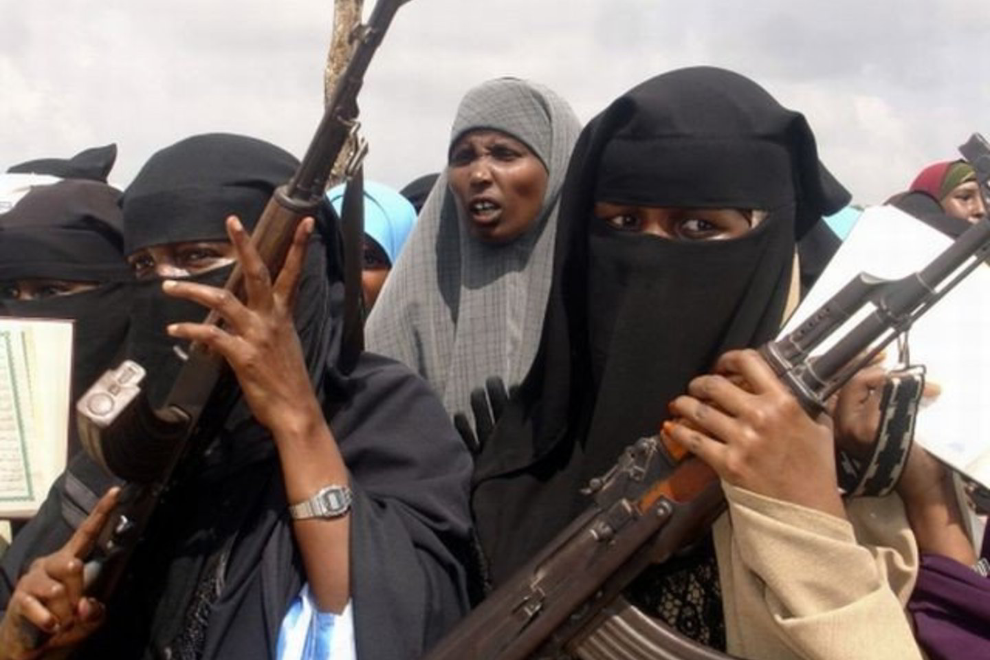 Į Somalio piratų gretas įsilieja moterys.