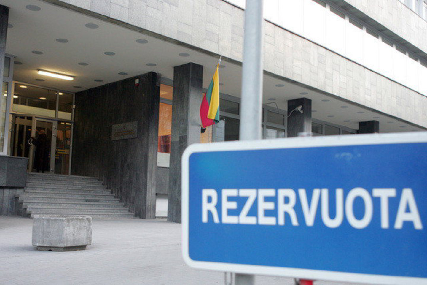 A.Kubilius savo ruožtu antradienį užtikrino, kad Vyriausybės sprendimas dėl daugiau kaip 4 tūkst. etatų sumažinimo vykdomosios valdžios sektoriuje iki spalio 1 dienos bus įgyvendintas.