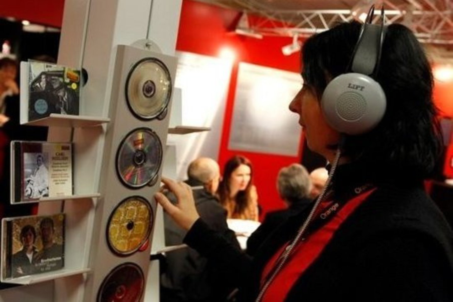 Tyrimai rodo, kad muzikines pramogas iš rinkos stumia ne tik piratavimas, bet sparčiai populiarėjantys kompiuteriniai žaidimai bei vaizdo įrašai.