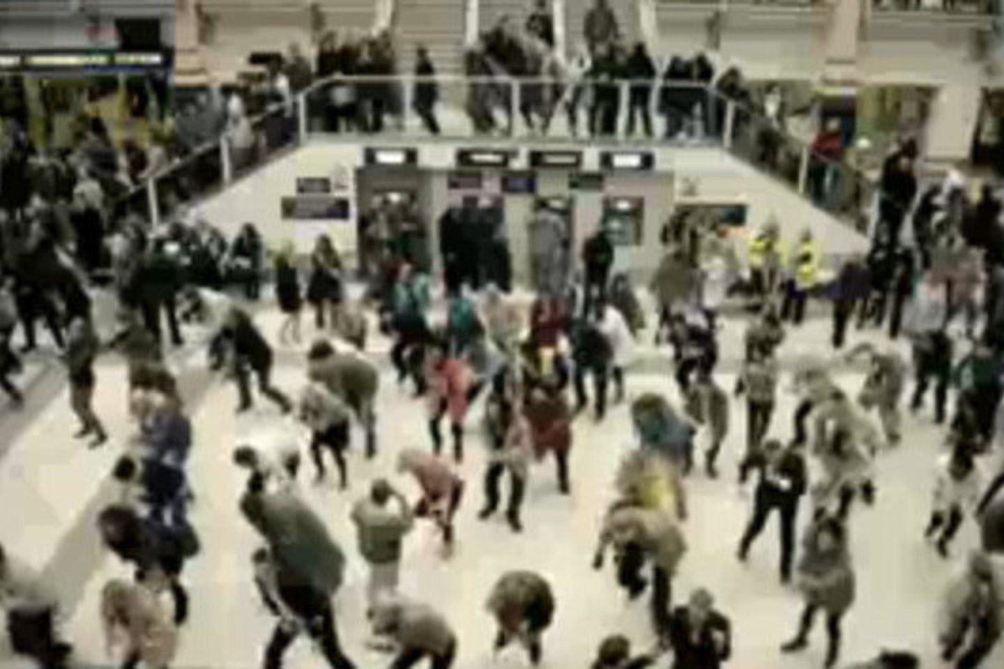 Šiais metais pergalė prognozuojama „T-Mobile Flash Mobs“ reklamai, kurioje žmonės šoka Liverpulio stotyje.