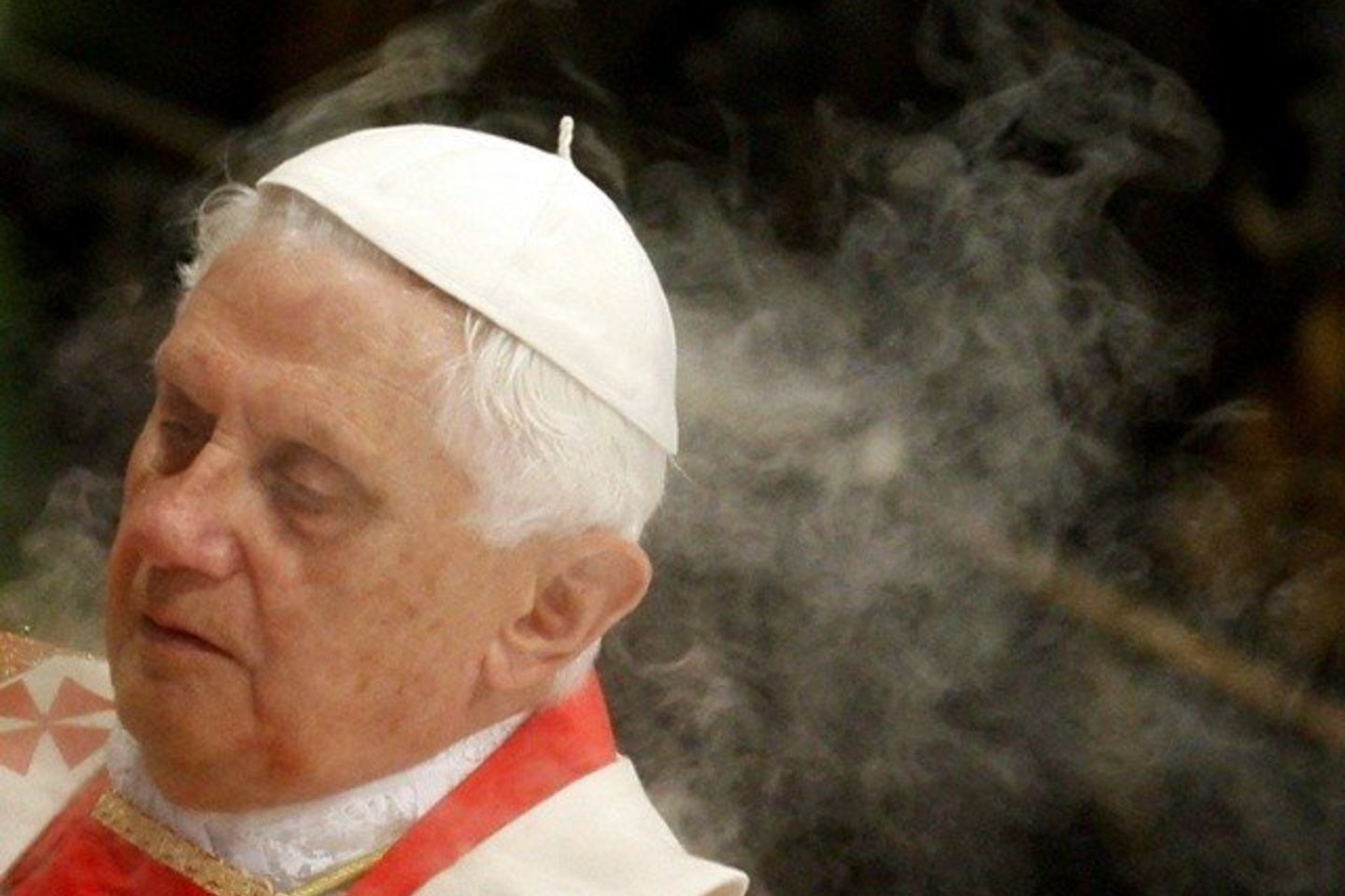 Popiežius Benediktas XVI ketvirtadienį pasmerkė kai kurių kunigų nedorybę ir paragino juos „gyventi laikantis celibato dovanos“.
