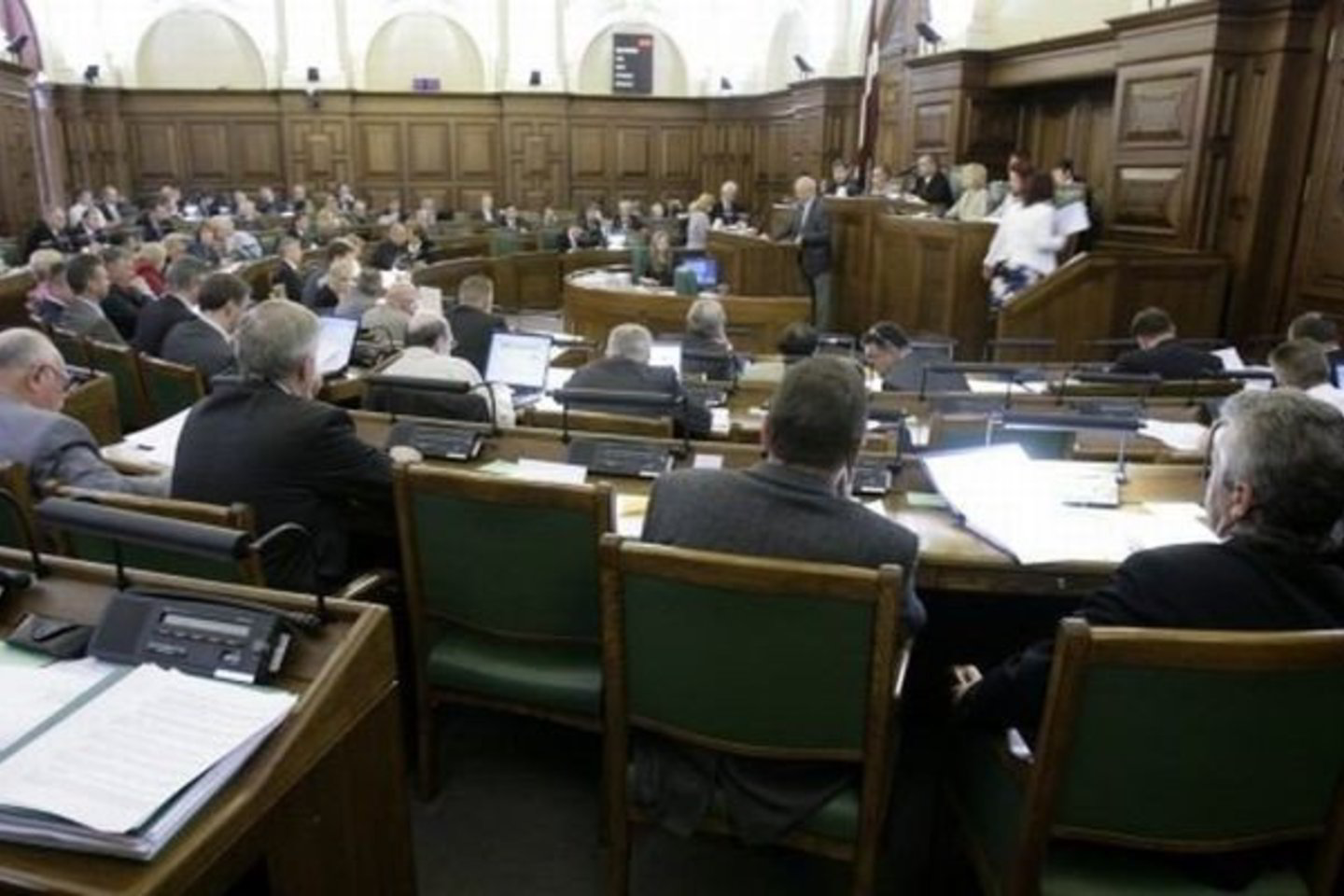 Sunkmečiu politikai Latvijoje pasiryžo susiveržti diržus ir sau.