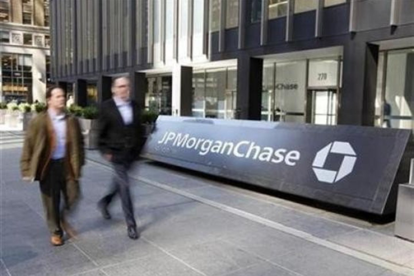 „JP Morgan Chase & Co“ grąžino didžiausią sumą.