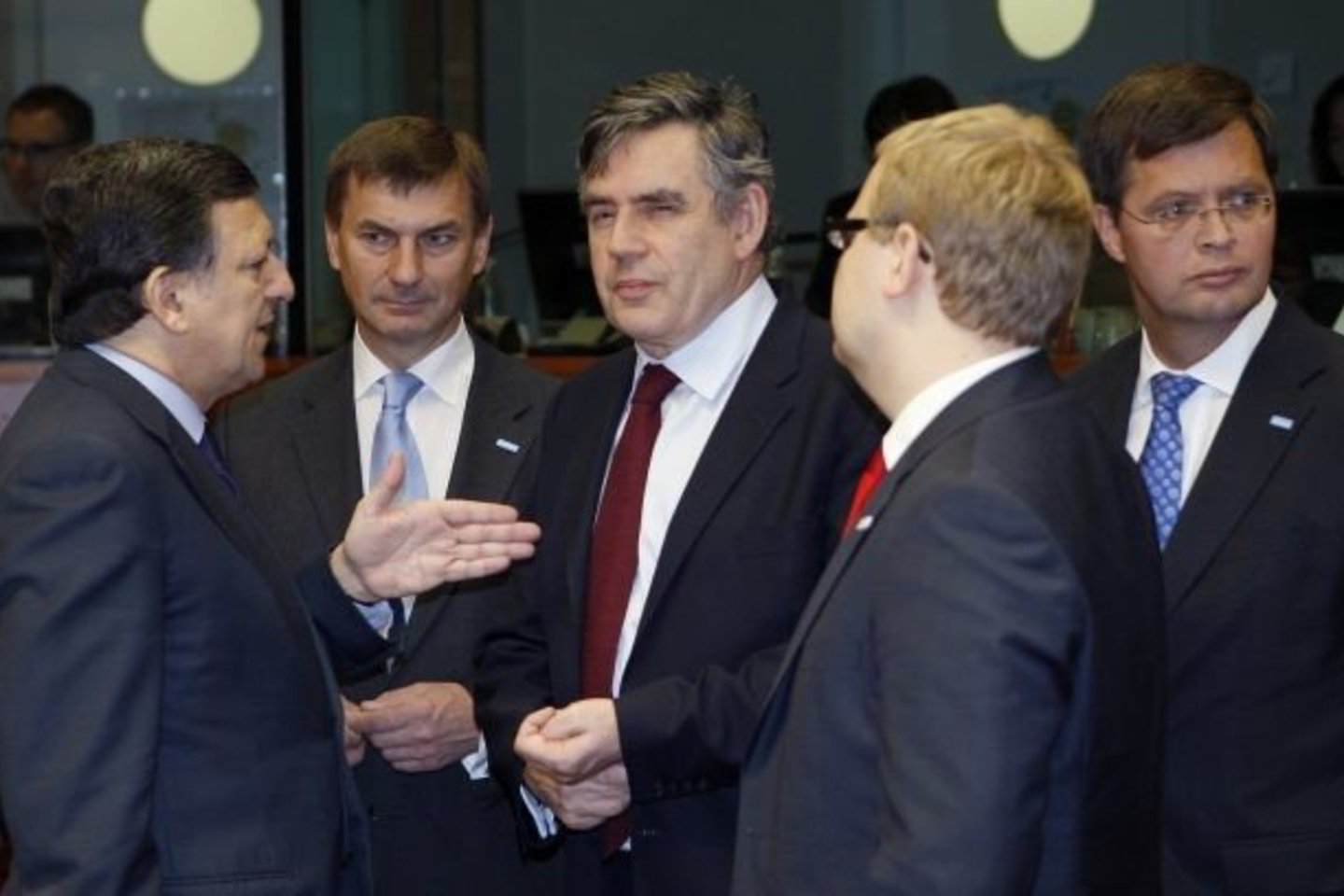 ES vadovams atsižvelgus į airių interesus iš esmės yra atveriamas kelias rugsėjį ar spalį įvyksiančiam naujam referendumui Airijoje dėl Lisabonos sutarties ratifikavimo.