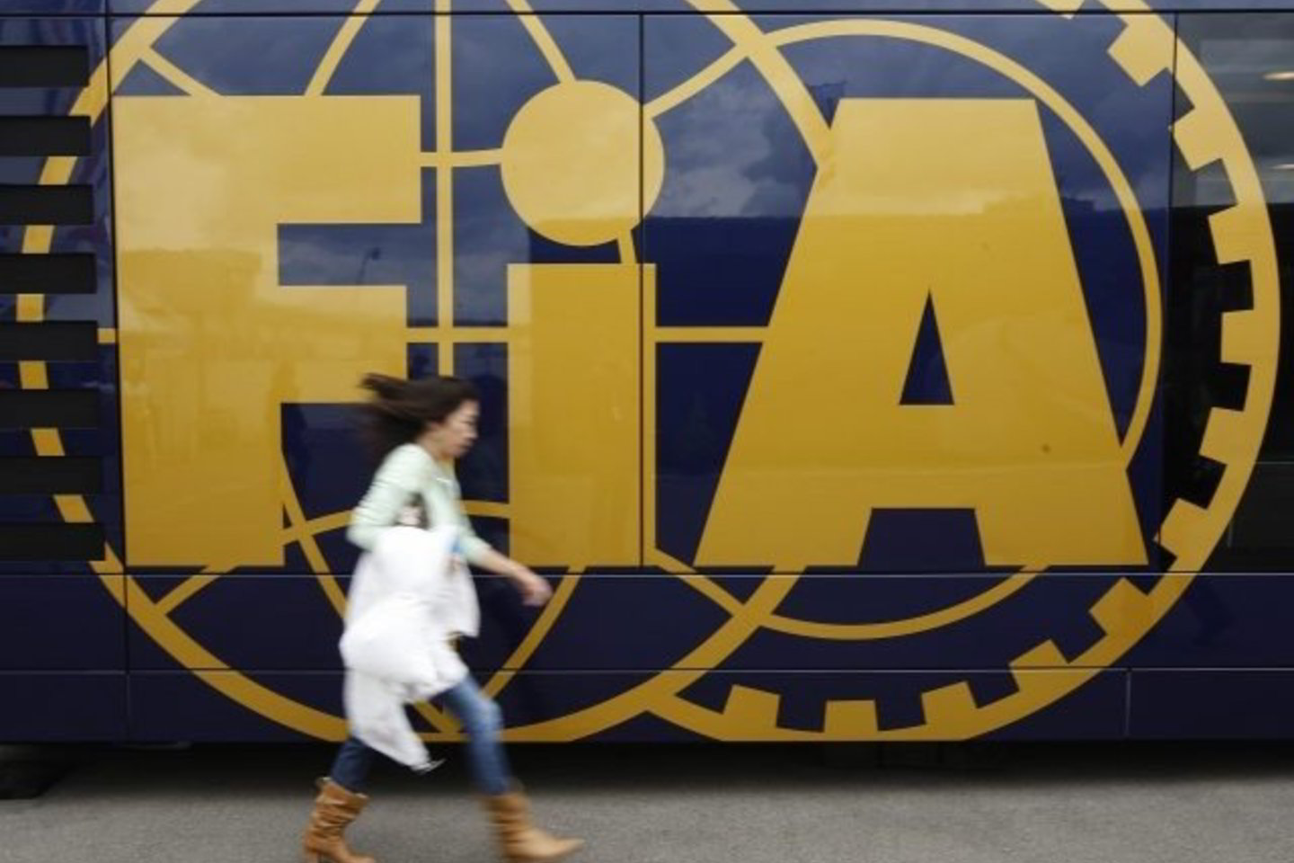 Tarptautinė automobilių federacija (FIA) pajuto „Formulės 1“ komandų jėgą.