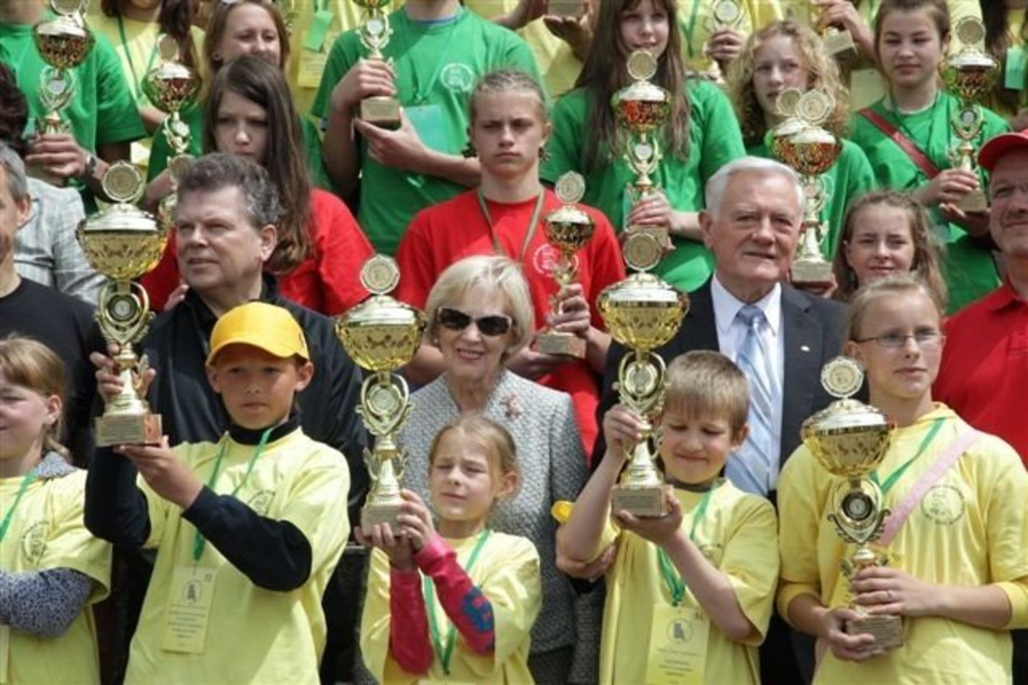 Prezidentas V.Adamkus yra Lietuvos mokinių olimpinio festivalio globėjas.