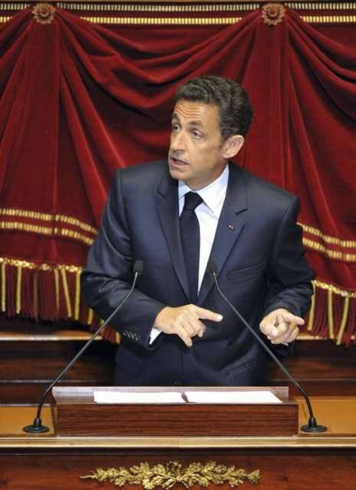 Islamiška burka Prancūzijoje „nepageidautina“, nes tai nėra religijos simbolis, o moterų nuolankumo ženklas, sakė N.Sarkozy per kalbą Karaliaus Saulės rūmuose.