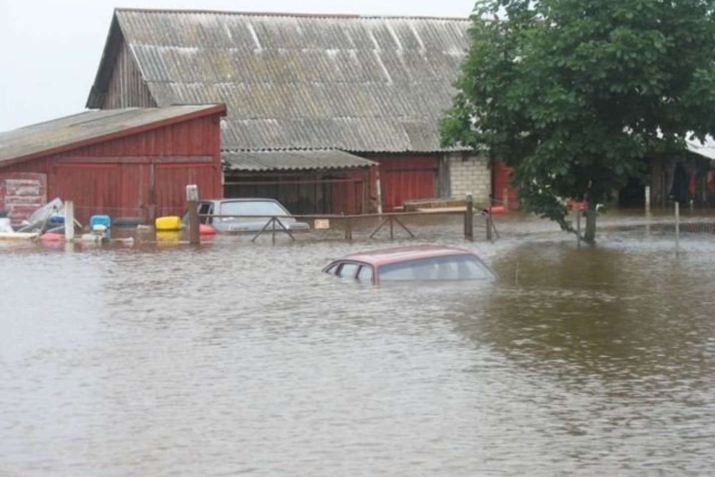 Žmonės nespėjo išgelbėti dalies savo turto.