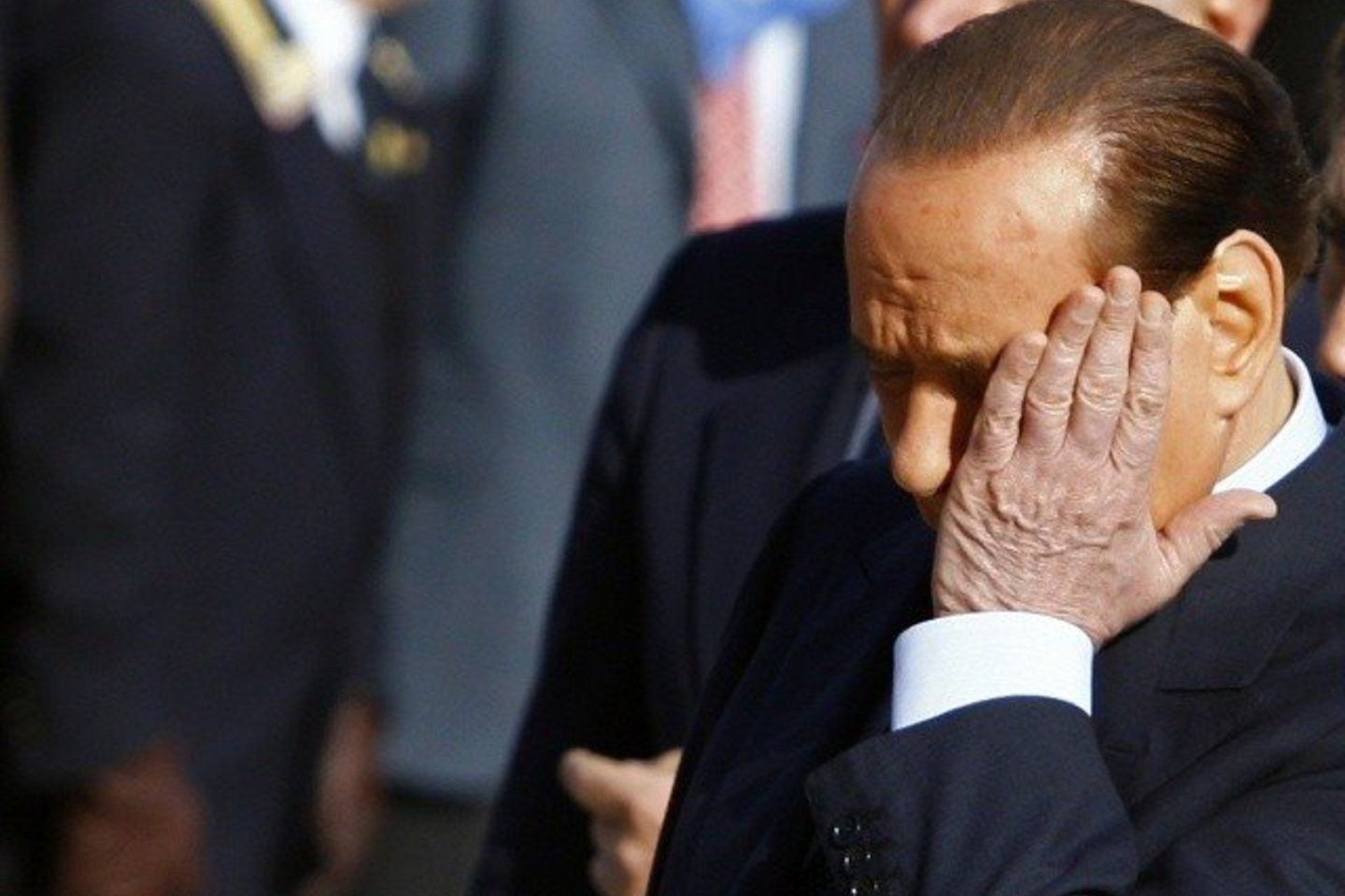 S.Berlusconi vis dažniau yra priverstas galvoti ne apie šalies politikos reikalus.