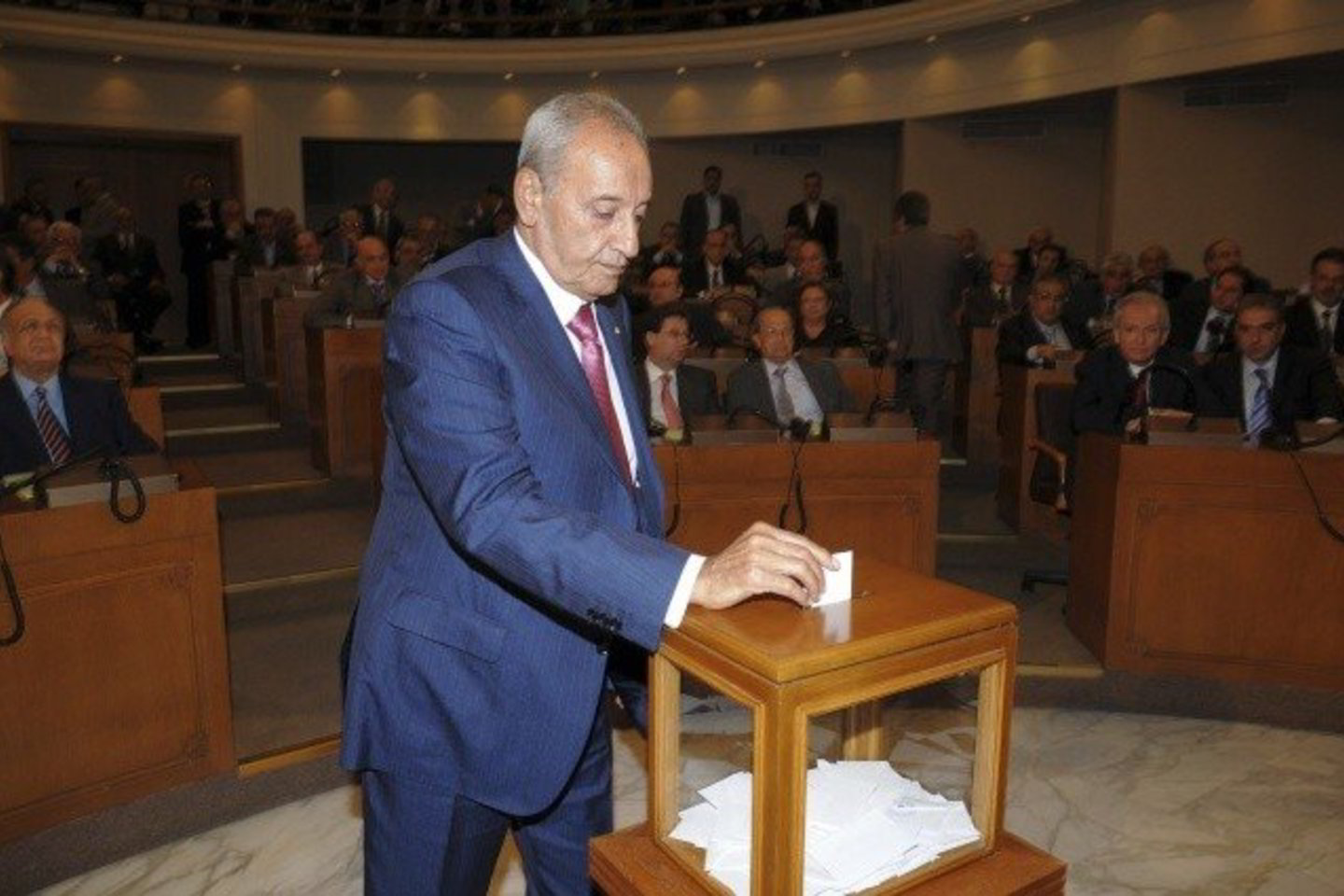 Prieš 16 metų prie parlamento vairo stojusio N.Berri kandidatūrą parėmė 90 iš 128 įstatymų leidėjų.