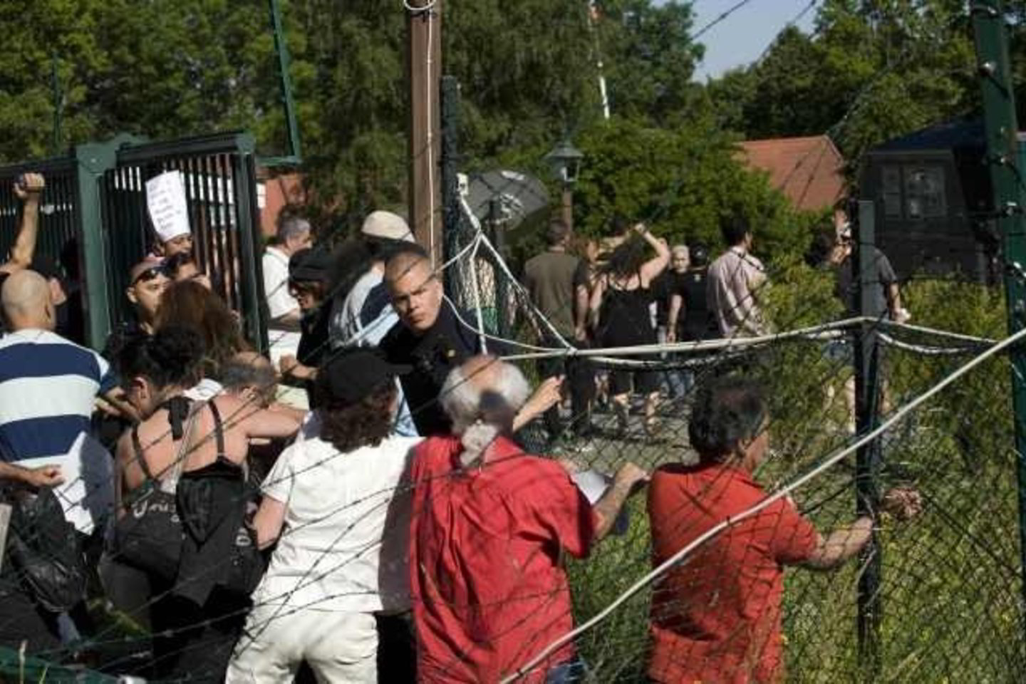 Irano ambasadą Švedijoje šturmavo opozicijos šalininkai.