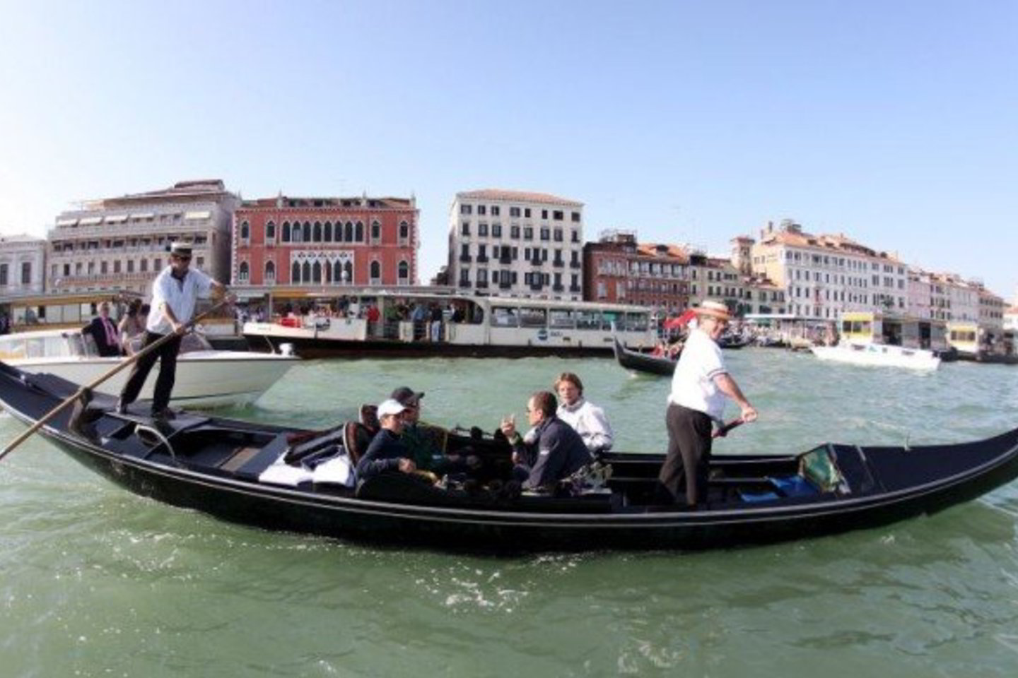Venecijos gondolininkai sezono metu per mėnesį uždirba iki 5 tūkst. eurų.