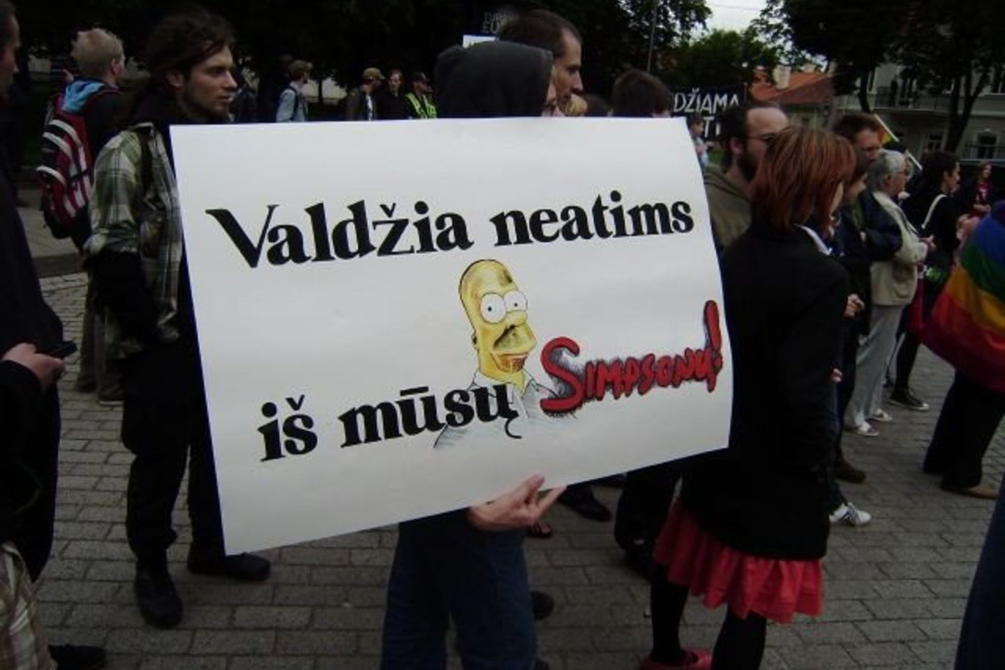 Mitinguotojai penktadienį susirinko prie Prezidentūros.
