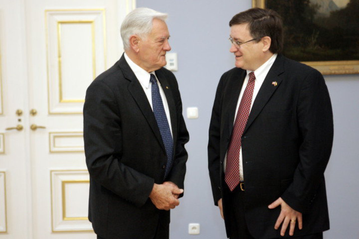 Kadenciją baigiantis Lietuvos prezidentas V.Adamkus atsisveikino su JAV ambasadoriumi J.A.Cloudu.