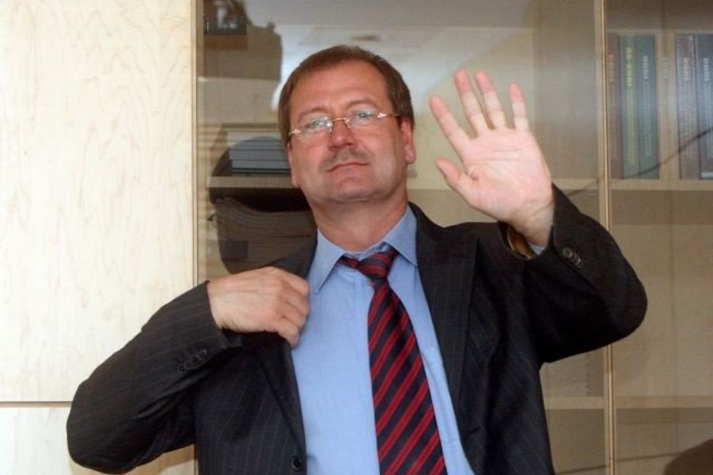 Vieno turtingiausių Lietuvos politikų V.Uspaskicho skunde teigiama, kad 1,5 mln. litų užstatas yra per griežta priemonė ir jau „prilygsta kriminalinei bausmei.
