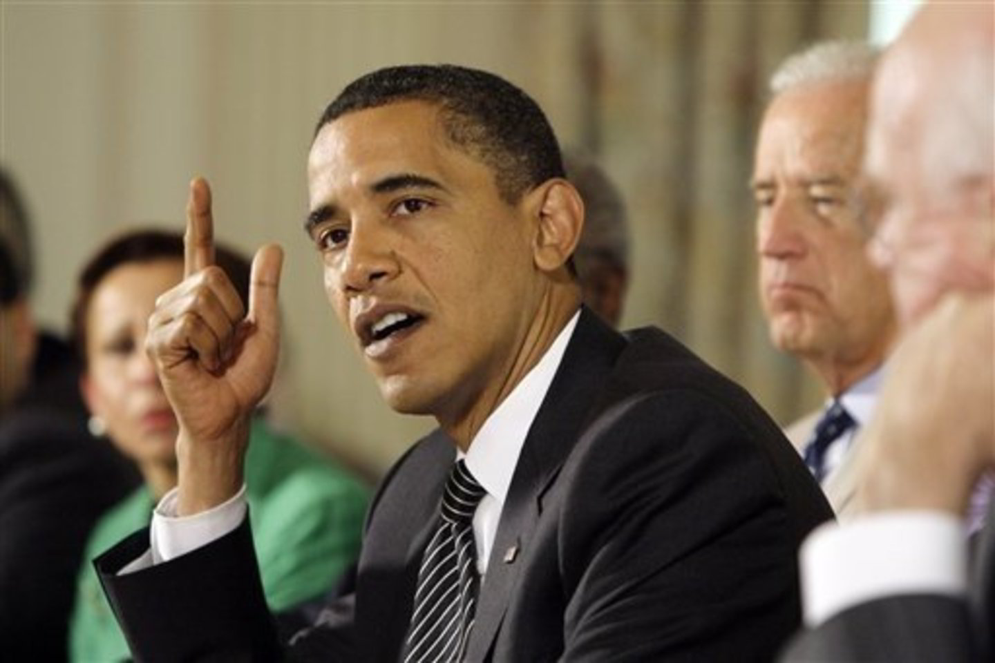 B.Obama pagyrė Atstovų Rūmus už „istorinį žingsnį“ ir paragino Senatą imtis veiksmų.