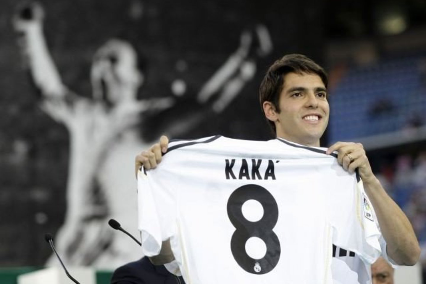 Kaka vilkės 8-uoju numeriu pažymėtus „Real“ marškinėlius.