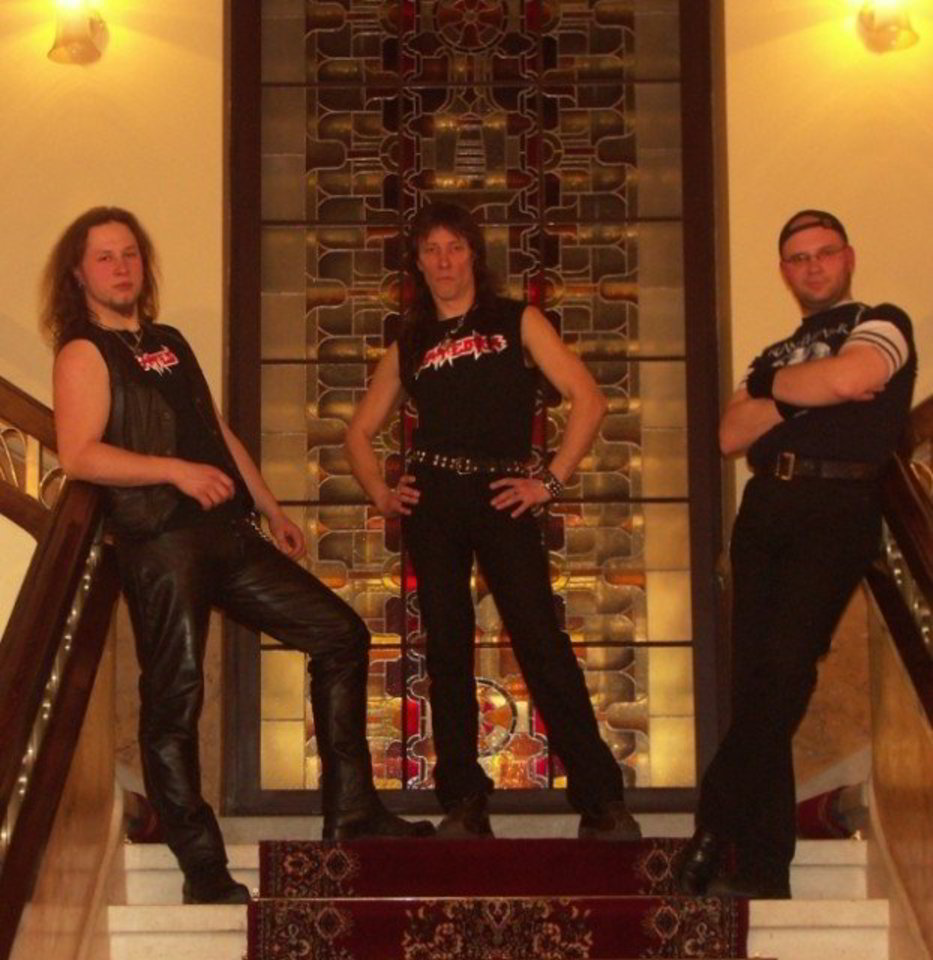 Prie tradicinio „Katedros“ trejetuko – vokalisto bei gitaristo Ričardo Laginausko, bosisto Gedimino Jurgaičio ir būgnininko Salvijaus Žeimio – specialiai „Metallica Tribute.lt“ projektui pakviestas gitaristas Vaidas Giedraitis.