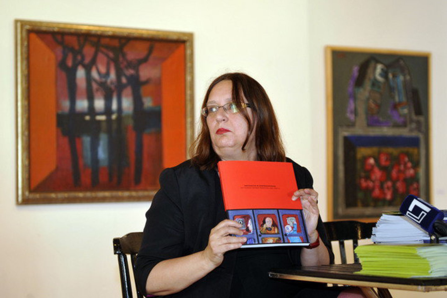 Projekto „Abstrakcija ir ekspresionizmas – dvi Vilniaus tapybos tradicijos. Apžvalginė paroda 1960-2009“ kuratorė R.Jurėnaitė paveikslus skolinosi ne iš muziejų, o tik iš privačių kolekcininkų, jau mirusių tapytojų šeimų ir pačių menininkų.