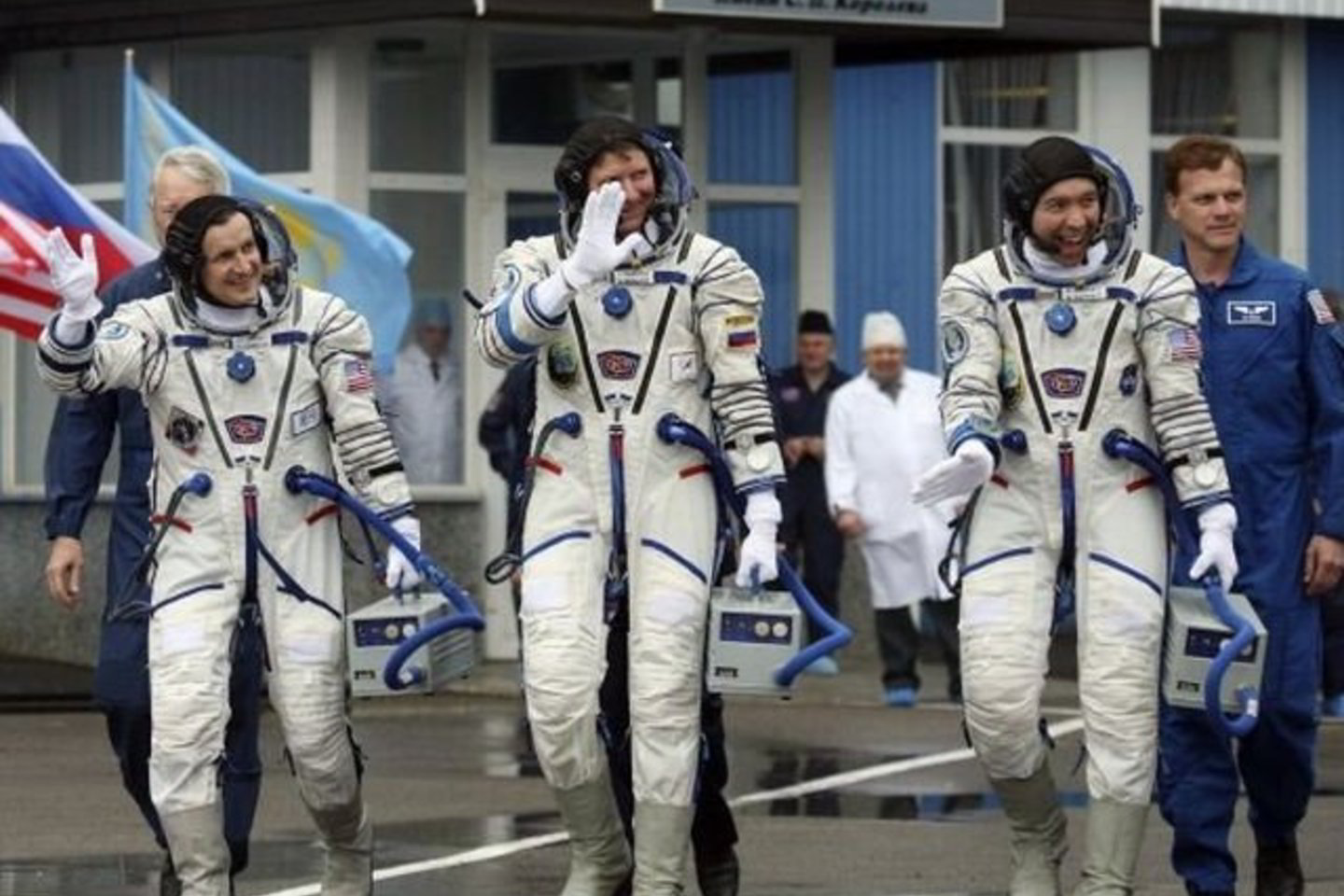 Nejučiomis kyla nuoširdi užuojauta astronautams ir net kosmoso turistams, už abejotinos vertės išgyvenimus paklojantiems nemažas sumas.