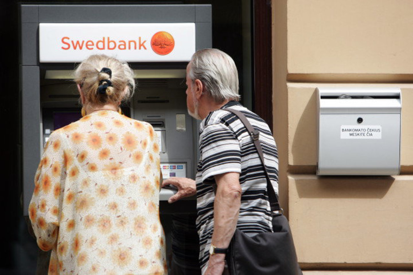 Dirbančiųjų pensininkų pensijos gali būti mažinamos net 50 procentų.