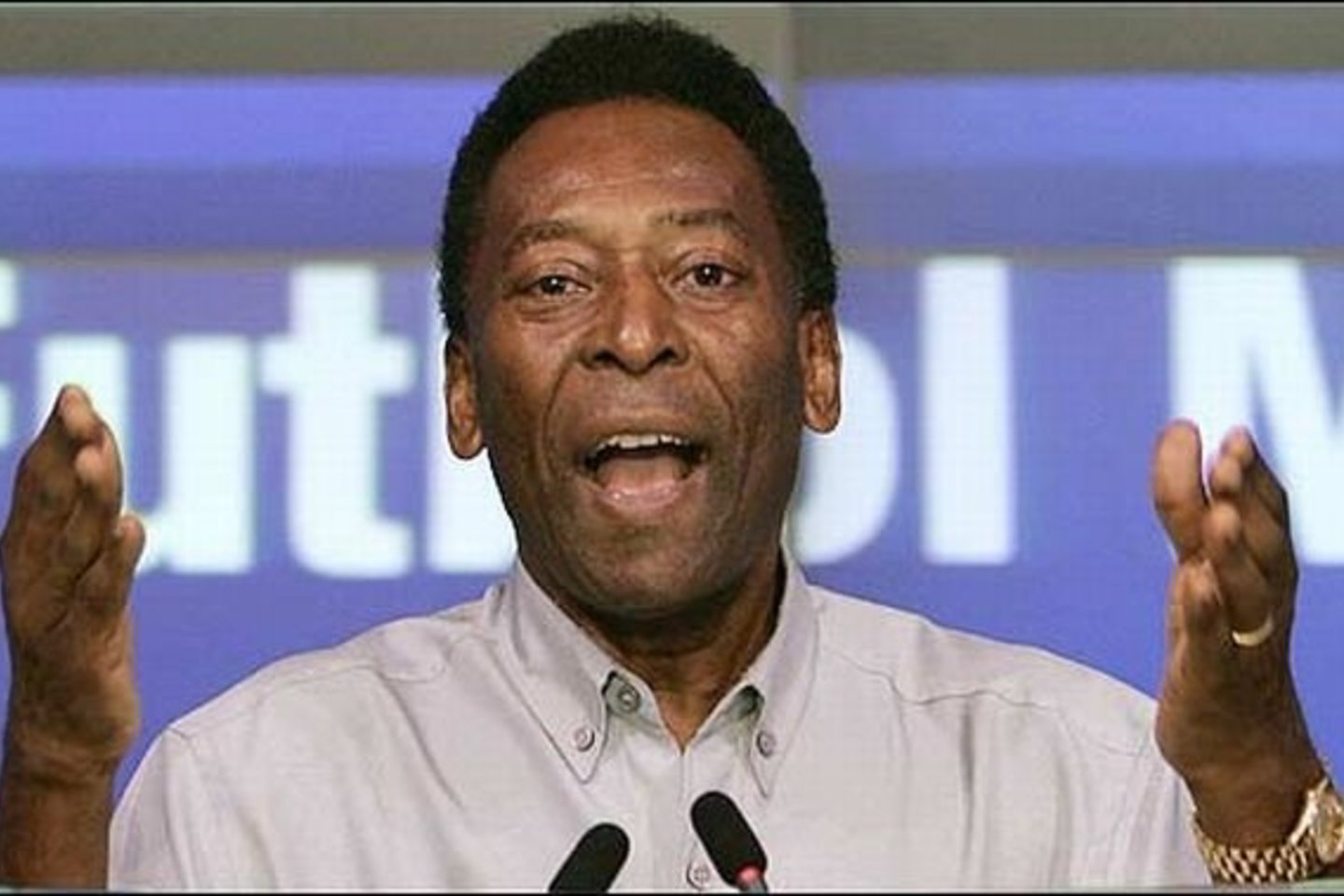 Pele pasipiktinęs iškreipta futbolo rinka.
