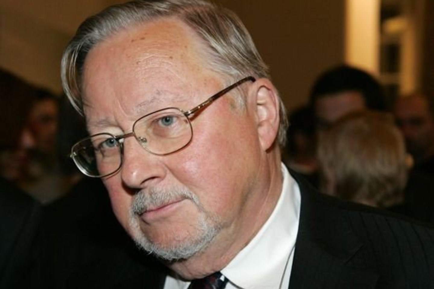 V.Landsbergis stebėjosi, kaip yra įmanoma prisiimti įsipareigojimų kitai valstybei, kuomet asmuo yra Lietuvos pilietis.