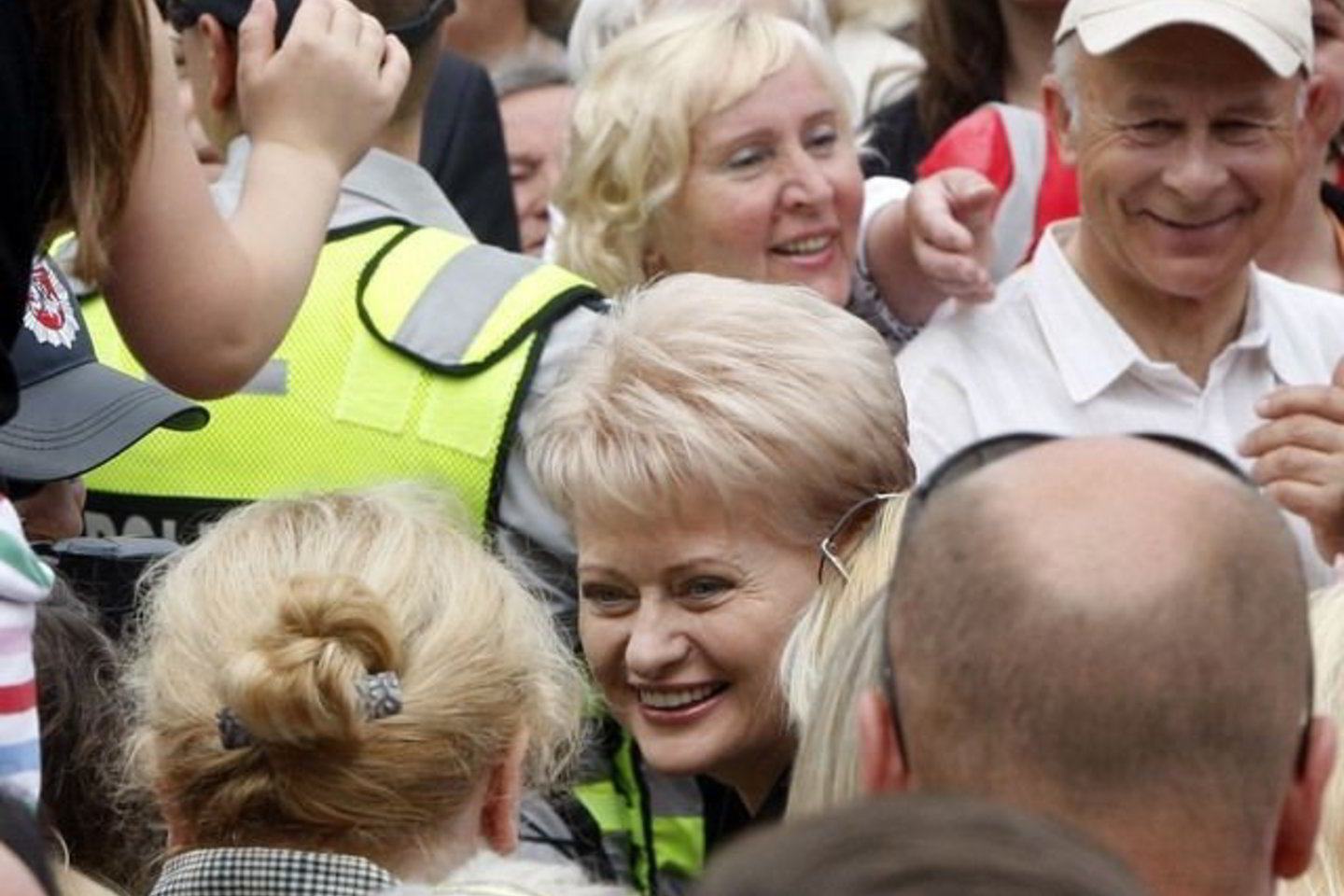 Katedros aikštėje D.Grybauskaitė truputį pasimetė, kelis kartus nežinojo, kur eiti.