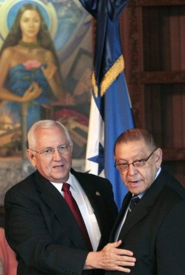 Vienoje interviu televizijai E.Ortezas (dešinėje) pavadino B.Obamą „juodžiuku“.