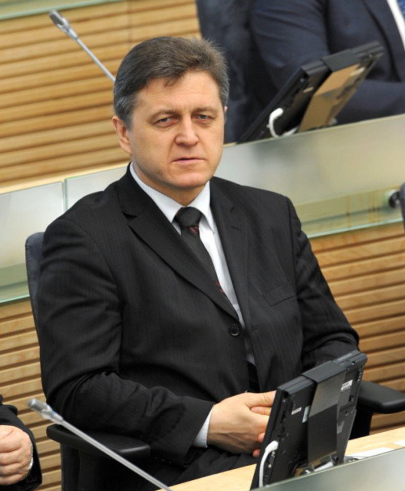 V.Valkiūnas perbėgo pas „prisikėlėlius“.