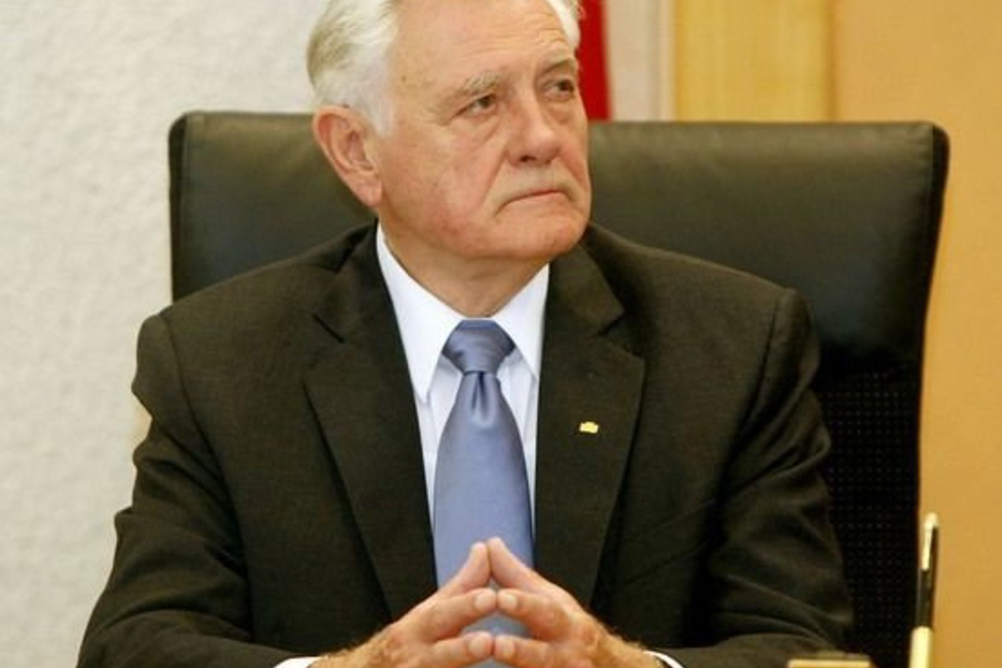 Tarp laiško autorių - ir V.Adamkus.