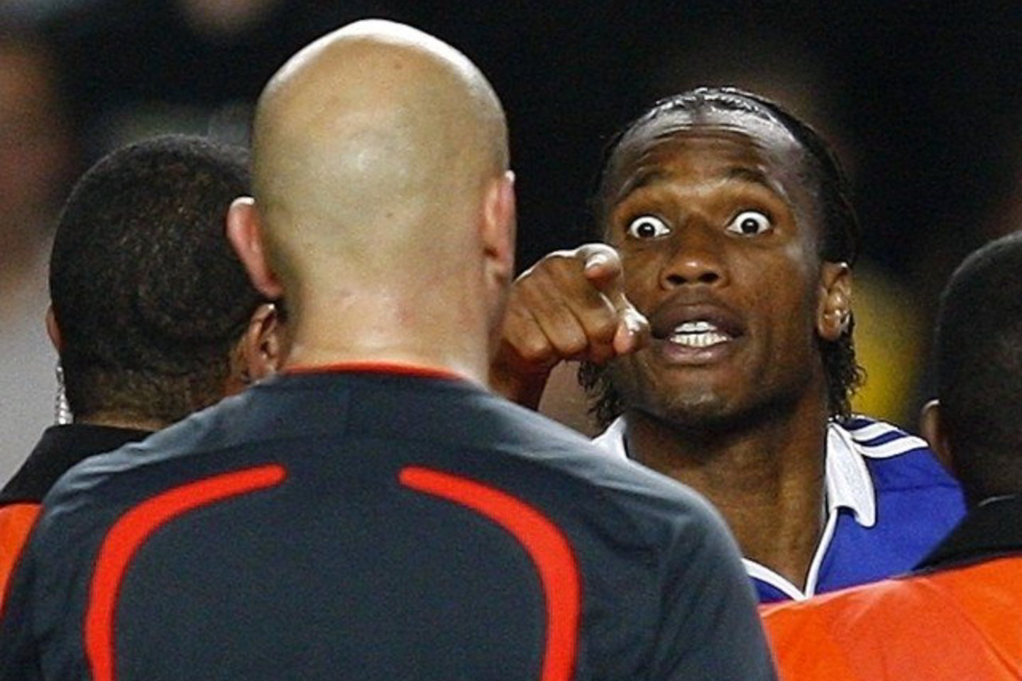 D.Drogba gavo nuobaudą už tai, kad užsipuolė teisėją.