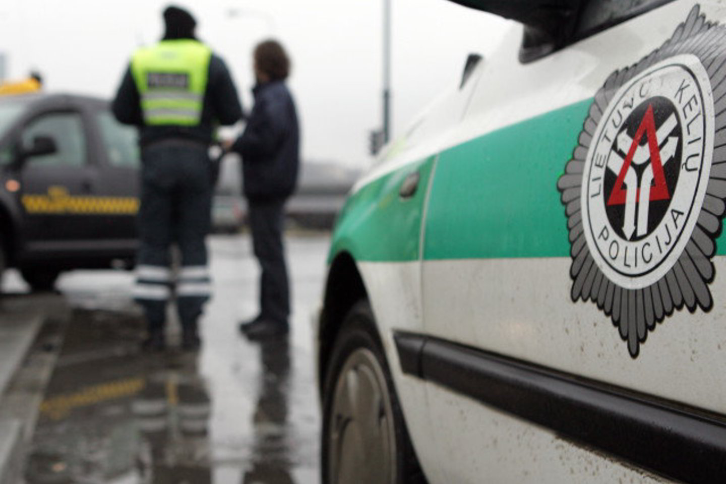 Du Kėdainių rajono policijos komisariato pareigūnai pateko į avariją.