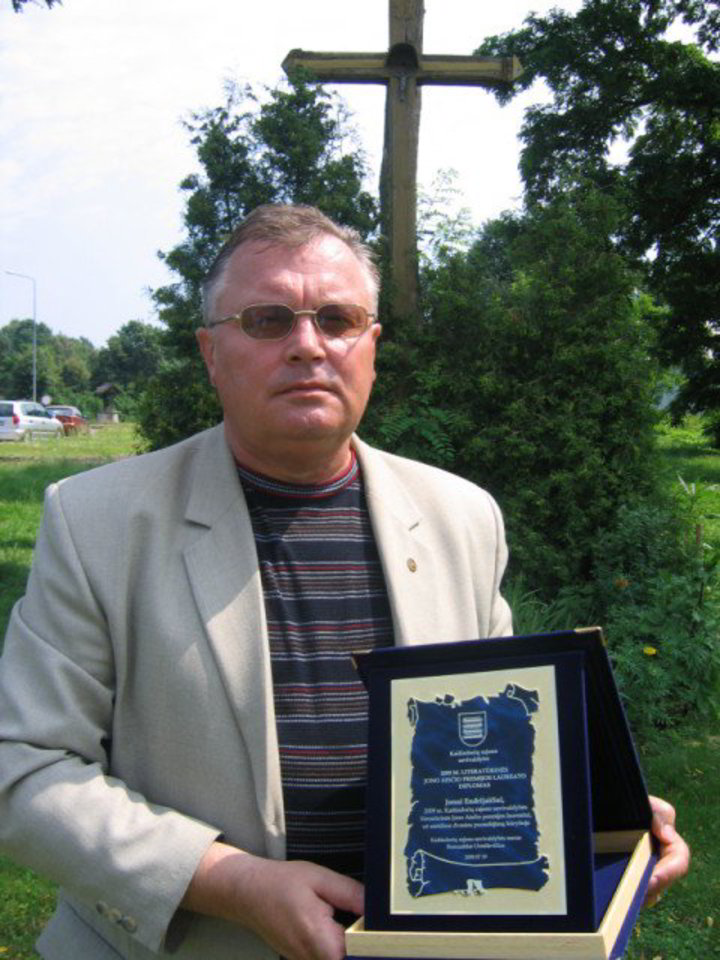 J.Endrijaitis po premijos iteikimo Rumšiškėse.