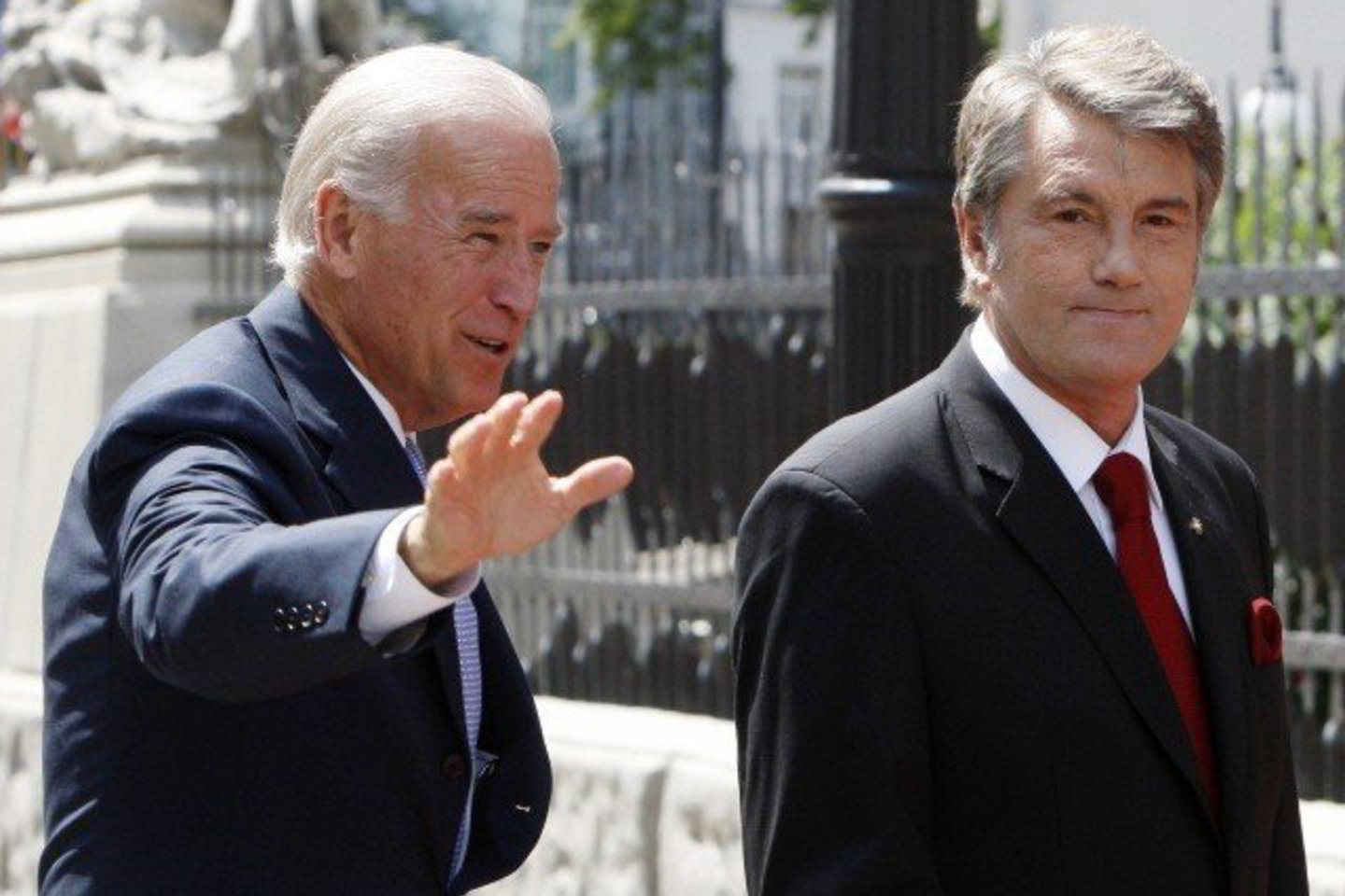 J.Bidenas pabrėžė, kad dėl Vašingtono noro pagerinti santykius su Rusija Kijevo interesai nenukentės.