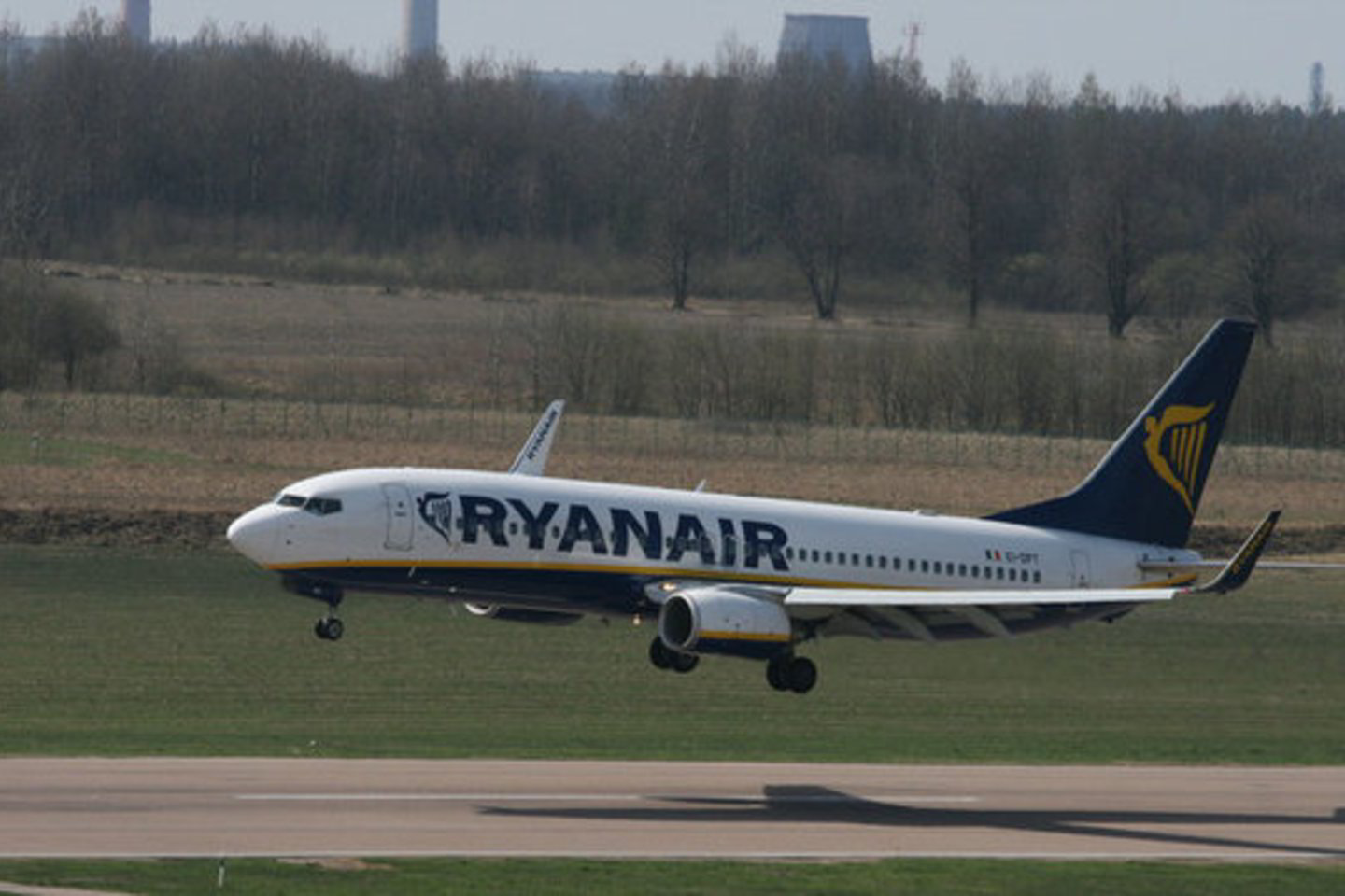 „Ryanair“ prognozėmis, spalį-kovą ji nuskraidins 2,5 mln. keleivių mažiau.