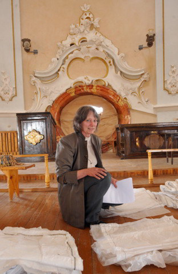 Vieninteliame Lietuvoje Vizičių (Šv. Mergelės Marijos Apsilankymo seserų) vienuolyne Anja sukūrė instaliaciją, išryškinančią sakralinę erdvę, kuri buvo suniokota sovietmečiu.