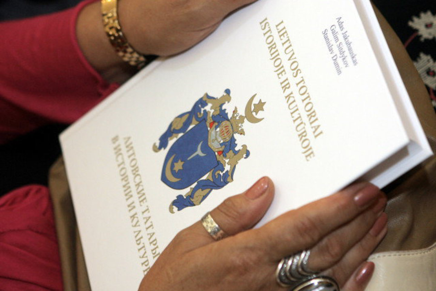 Daugiau kaip 300 puslapių iliustruotas biografinis žinynas išleistas lietuvių ir rusų kalbomis.