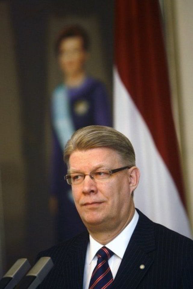Latvijos prezidentas V.Zatleris pasipiktino vyriausybės derybų su Tarptautiniu valiutos fondu (TVF) eiga.