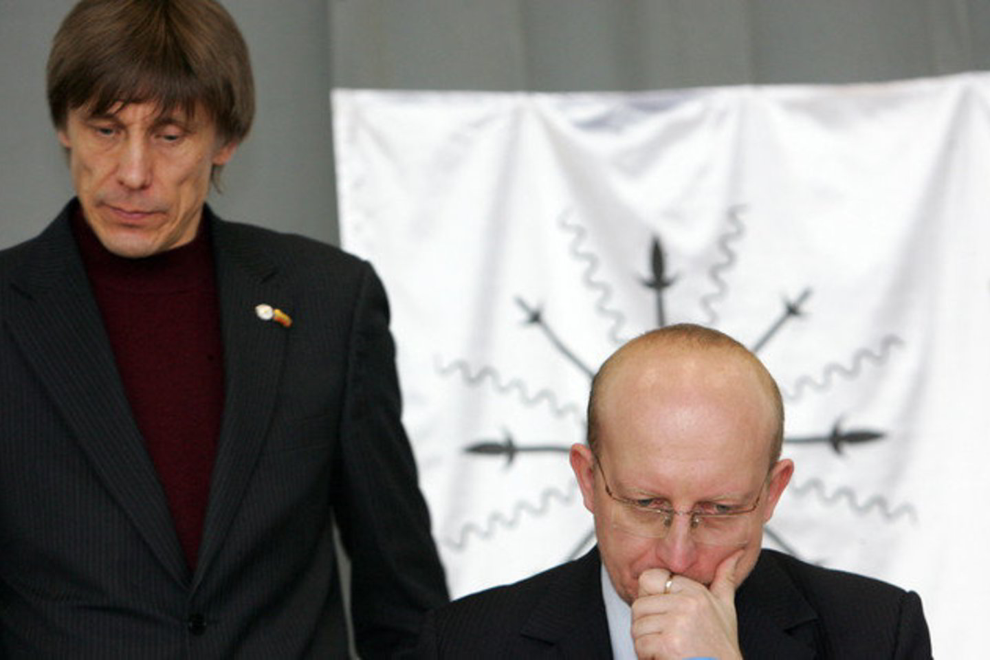Prieš A.Valinską sukilo jo bendražygiai.
