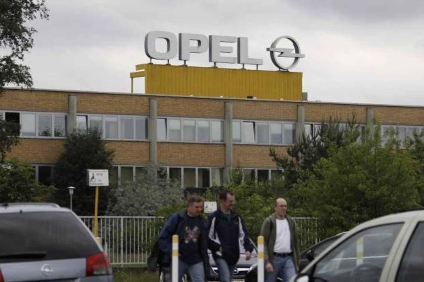 „Magna“ už „Opel“ siūlo 350 mln. eurų nuosavo kapitalo.